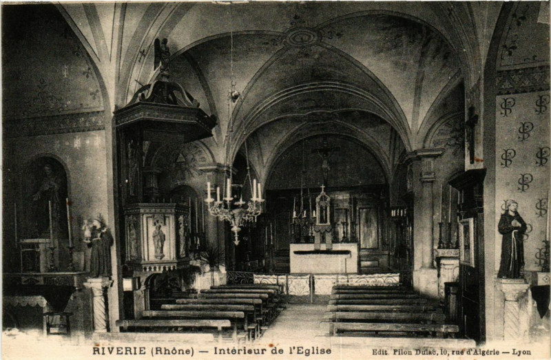 Carte postale ancienne Riverie - Interieur de l'Eglise à Riverie