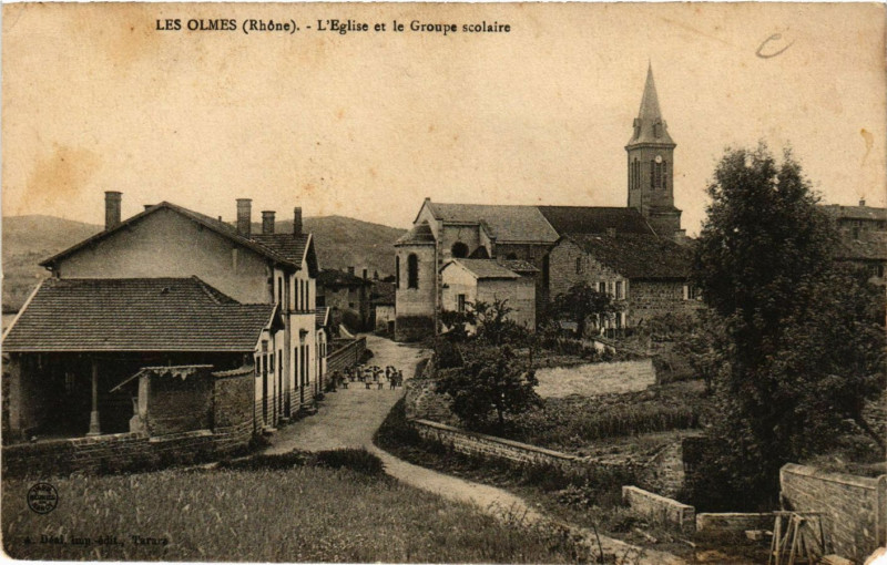 Carte postale ancienne Les Olmes - L'Eglise et le Groupe Scolaire