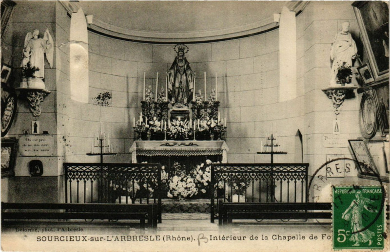 Carte postale ancienne Sourcieux-sur-L'Arbresle - Interieur de la Chapelle à L'Arbresle
