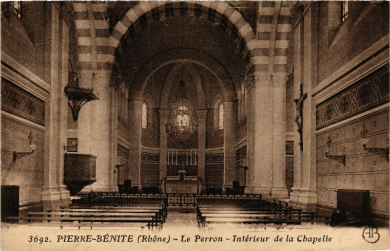 Carte postale ancienne Pierre-Benite - Le Perron - Interieur de la Chapelle à Pierre-Bénite