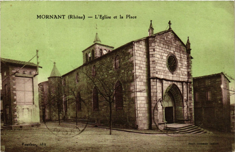 Carte postale ancienne Mornant - L'Eglise et la Place à Mornant