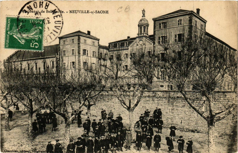 Carte postale ancienne Neuville-sur-Saone - Pensionnat de Bellegarde à Neuville-sur-Saône