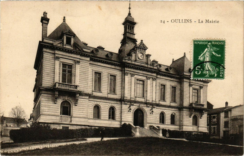 Carte postale ancienne Oullins - La Mairie à Oullins
