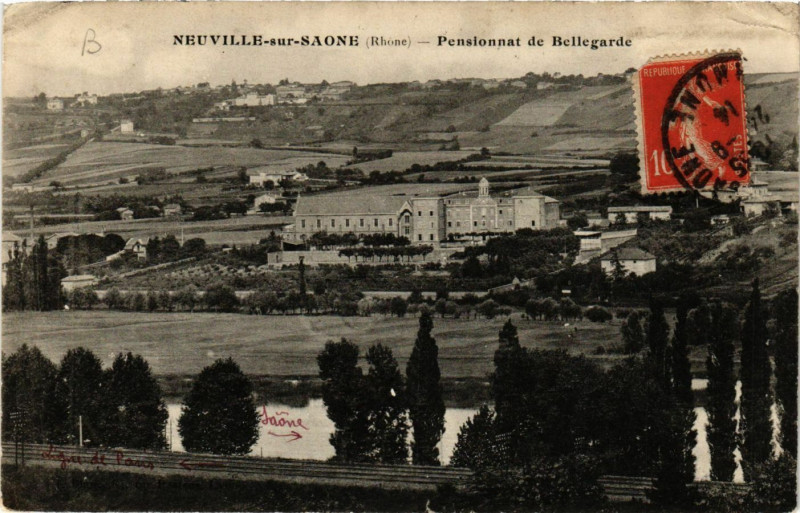 Carte postale ancienne Neuville-sur-Saone - Pensionnat de Bellegarde à Neuville-sur-Saône