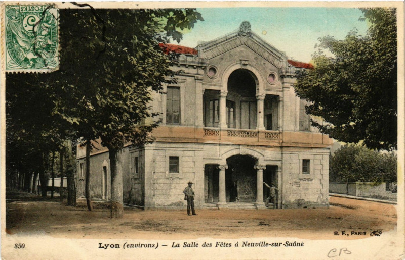 Carte postale ancienne Neuville-sur-Saone - La Salle des Fetes - Env. de Lyon à Neuville-sur-Saône