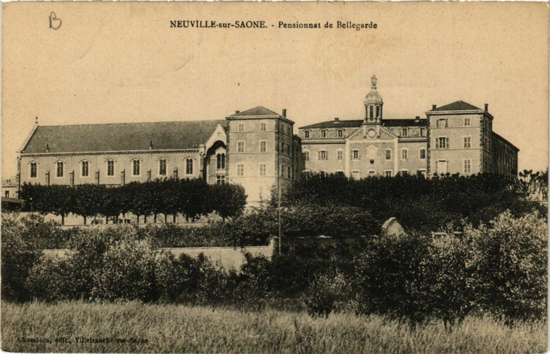 Carte postale ancienne Neuville-sur-Saone - Pensionnat de Bellegarde à Neuville-sur-Saône