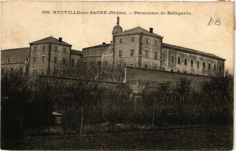 Carte postale ancienne Neuville-sur-Saone - Pensionnat de Bellegarde à Neuville-sur-Saône
