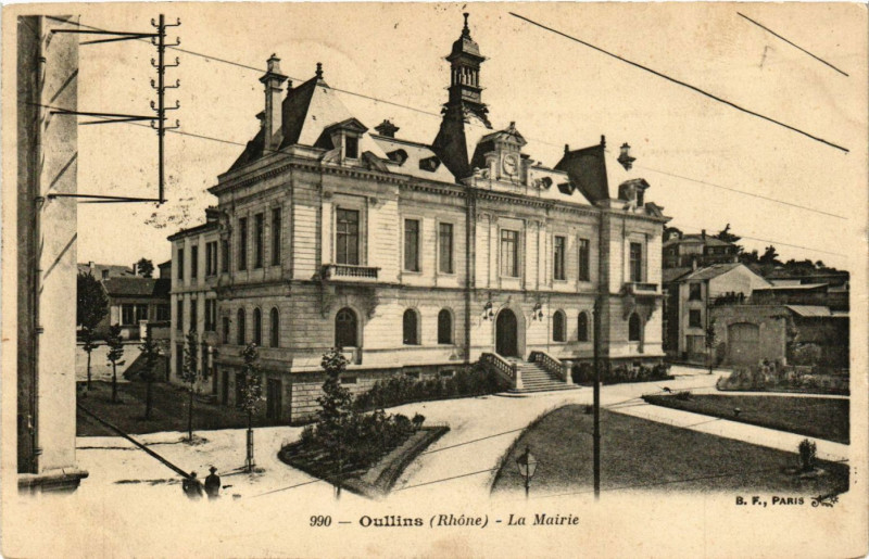 Carte postale ancienne Oullins - La Mairie à Oullins