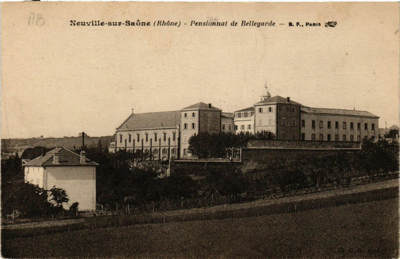 Carte postale ancienne Neuville-sur-Saone - Pensionnat de Bellegarde à Neuville-sur-Saône