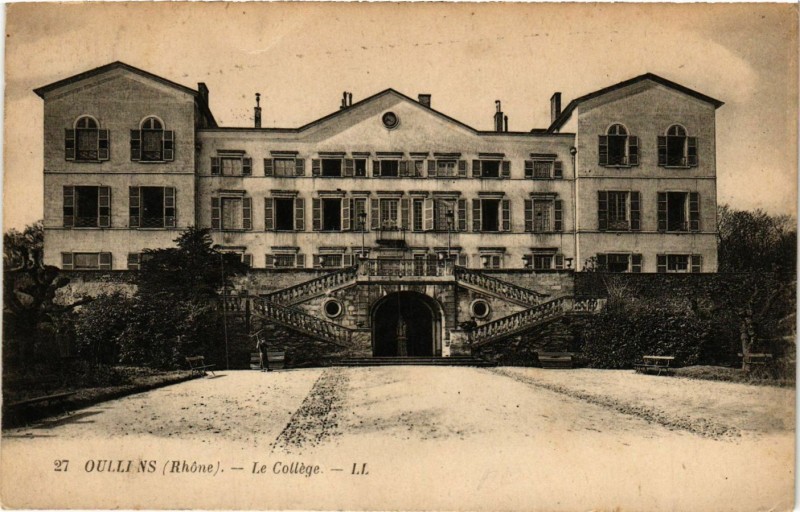 Carte postale ancienne Oullins - Le College à Oullins