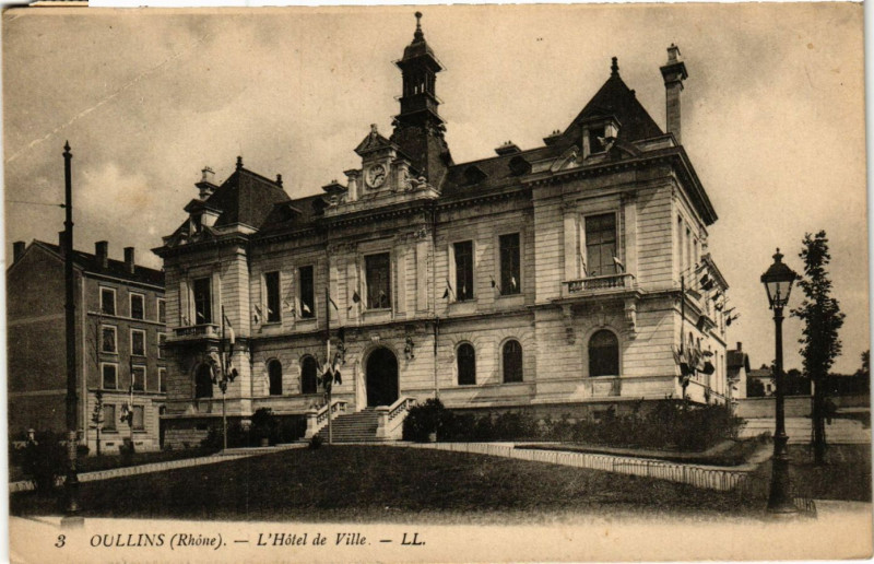 Carte postale ancienne Oullins - L'Hotel de Ville à Oullins
