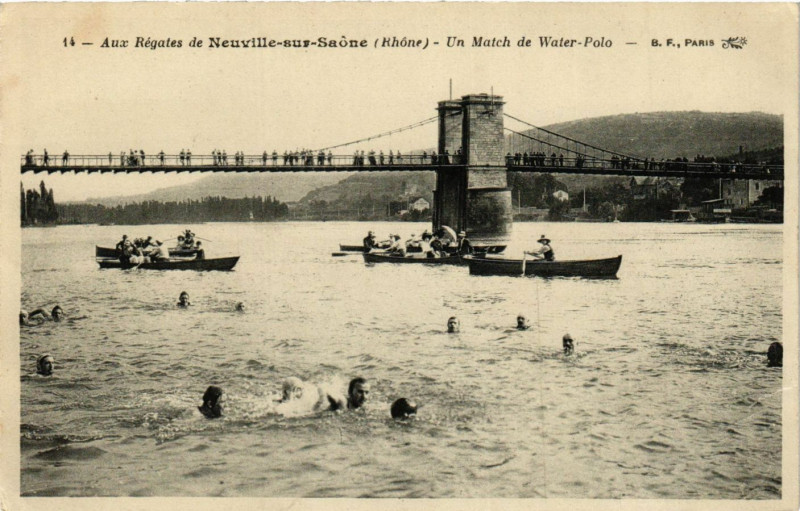 Carte postale ancienne Neuville-sur-Saone - Aux Regates - Un Match de Water-Polo à Neuville-sur-Saône