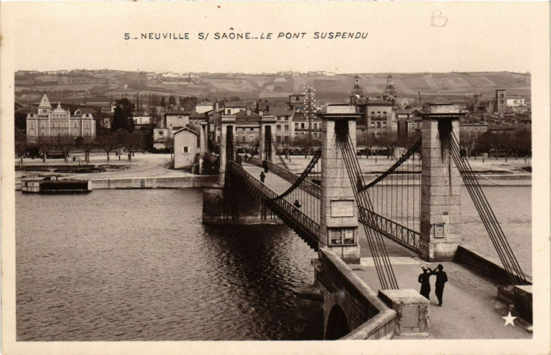 Carte postale ancienne Neuville-sur-Saone - Le Pont Suspendu à Neuville-sur-Saône