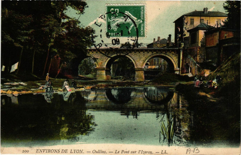 Carte postale ancienne Oullins - Le Pont sur l'Izeron - Env. de Lyon à Oullins