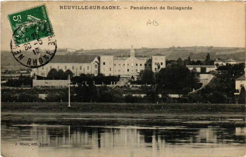 Carte postale ancienne Neuville-sur-Saone - Pensionnat de Bellegarde à Neuville-sur-Saône