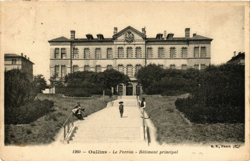 Carte postale ancienne Oullins - Le Perron - Batiment Principal à Oullins
