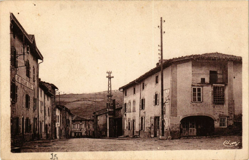 Carte postale ancienne Riverie - La Place à Riverie