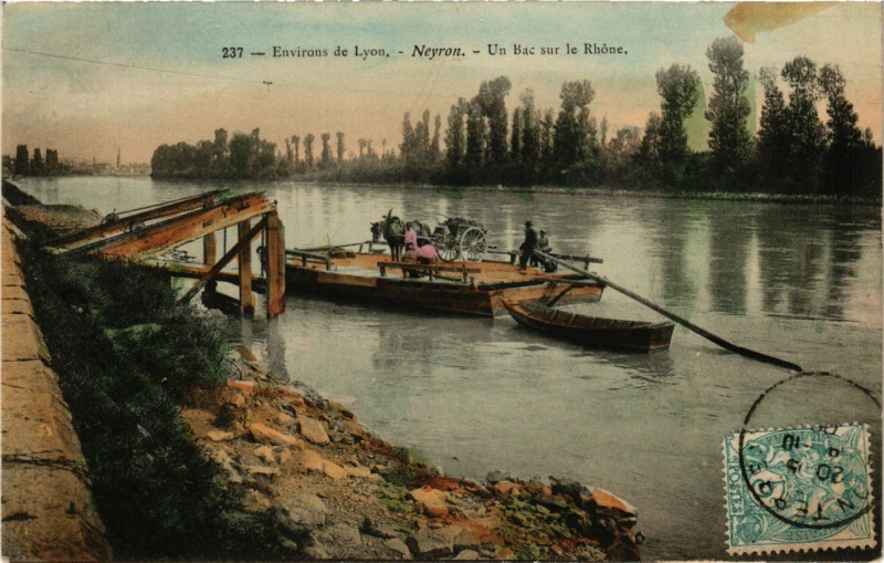 Carte postale ancienne Neyron - Un Bac sur le Rhone - Env. de Lyon à Lyon