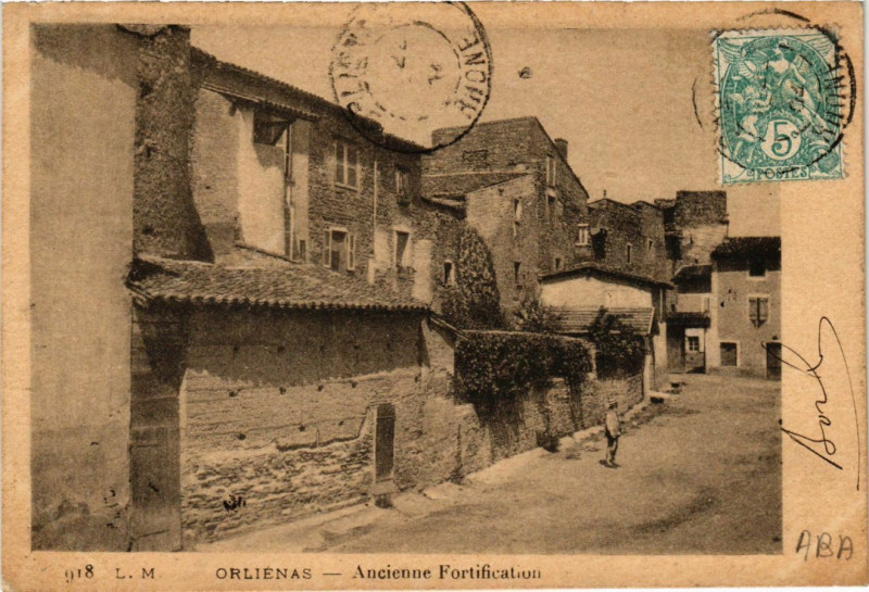 Carte postale ancienne Orlienas - Ancienne Fortification à Orliénas