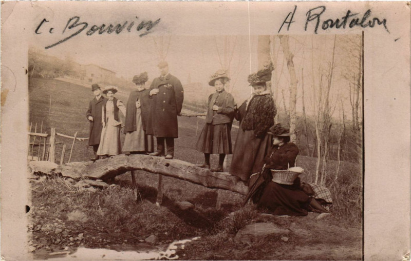 Carte postale ancienne Scenes - Types - Folklore - Routalon ?