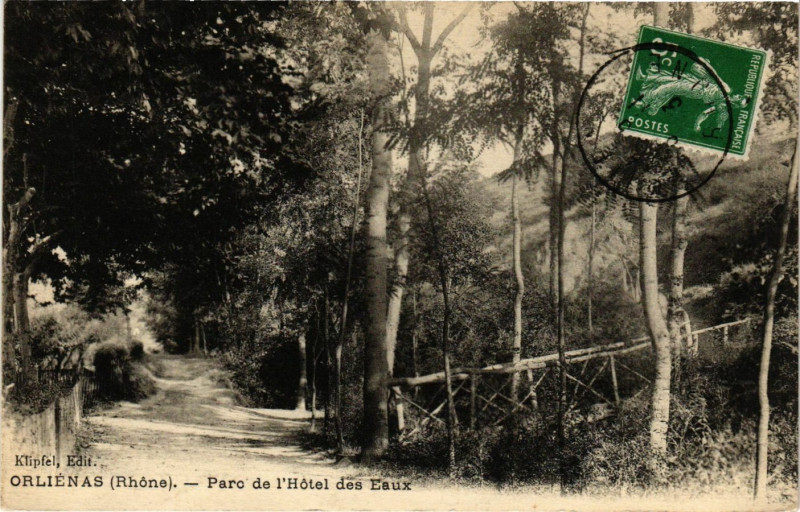 Carte postale ancienne Orlienas - Parc de l'Hotel des Eaux à Orliénas