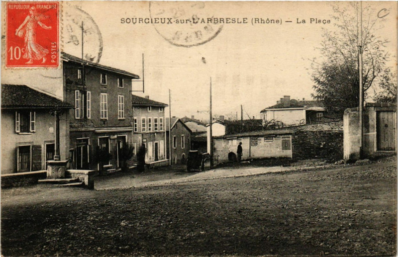 Carte postale ancienne Sourcieux-sur-L'Arbresle - La Place à L'Arbresle