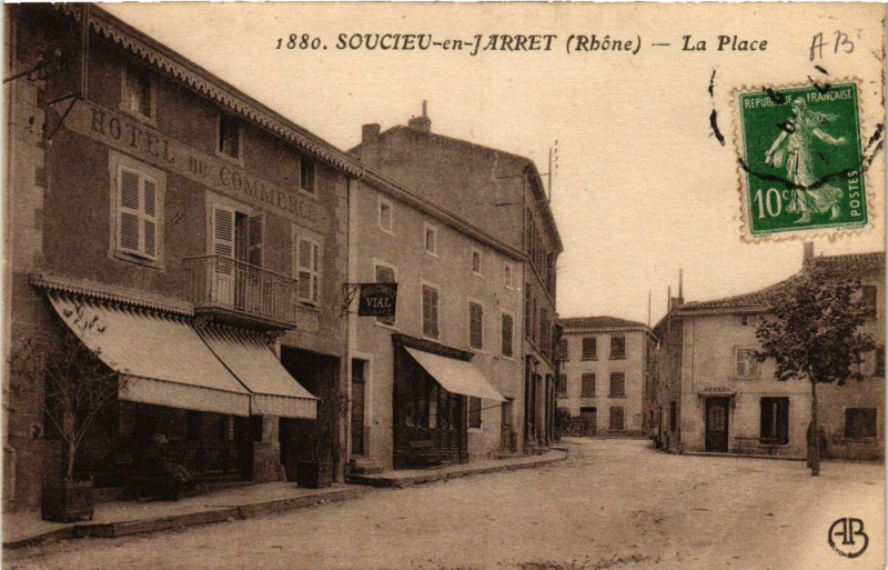 Carte postale ancienne Soucieu-en-Jarret - La Place