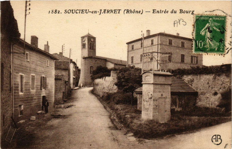 Carte postale ancienne Soucieu-en-Jarret - Entrée du Bourg