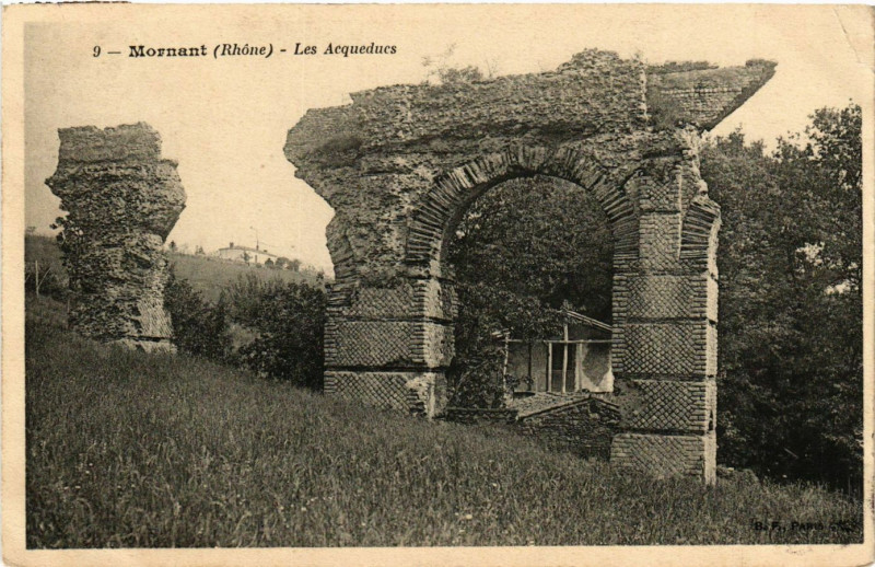 Carte postale ancienne Mornant - Les Aqueducs à Mornant