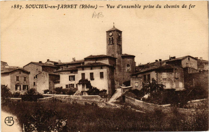 Carte postale ancienne Soucieu-en-Jarret - Vue d'ensemble prise du chemin de fer