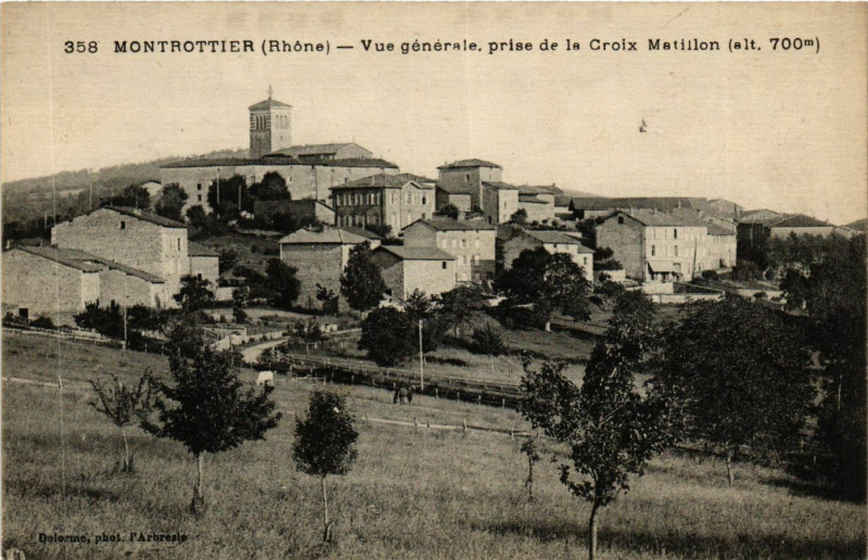 Carte postale ancienne Montrottier - Vue générale prise de la Croix Matillon à Montrottier