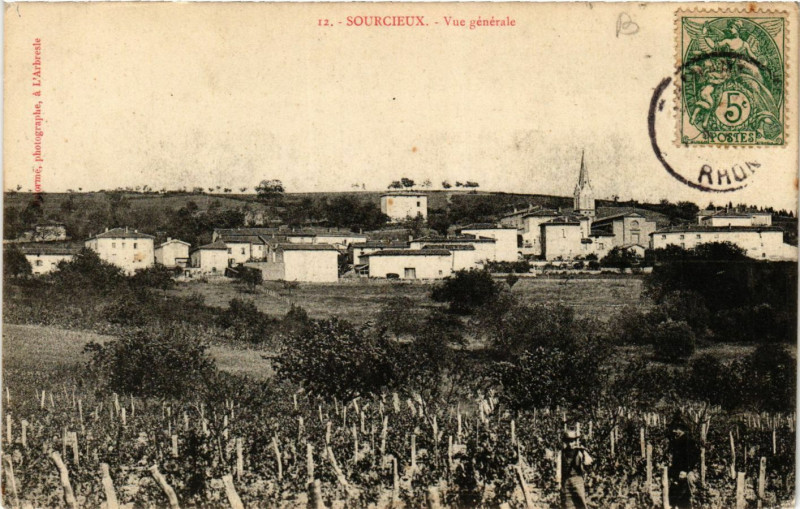 Carte postale ancienne Sourcieux - Vue générale