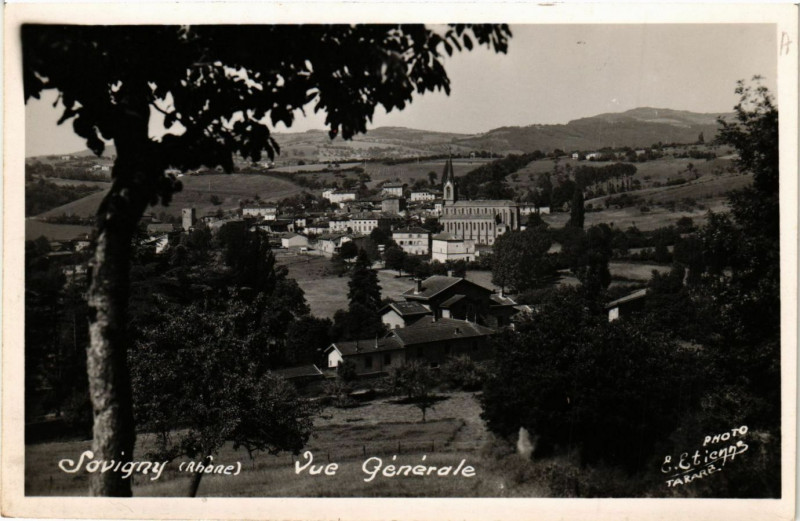 Carte postale ancienne Savigny - Vue générale à Savigny