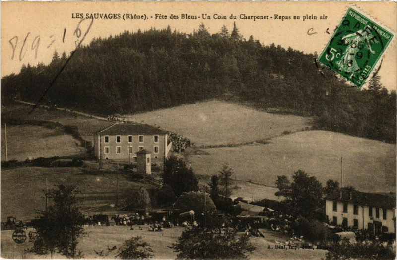 Carte postale ancienne Les Sauvages - Fete des Bleus - Un Coin du Charpenet aux Sauvages