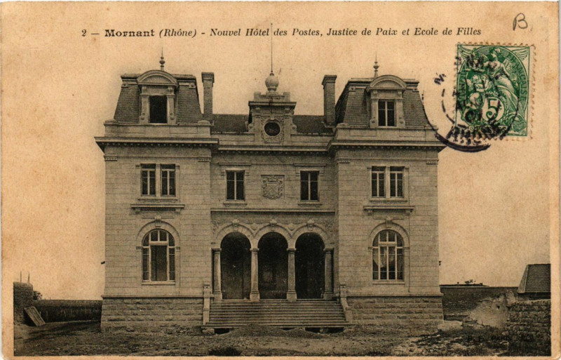 Carte postale ancienne Mornant - Nouvel Hotel des Postes - Justice de Paix et Ecole à Mornant