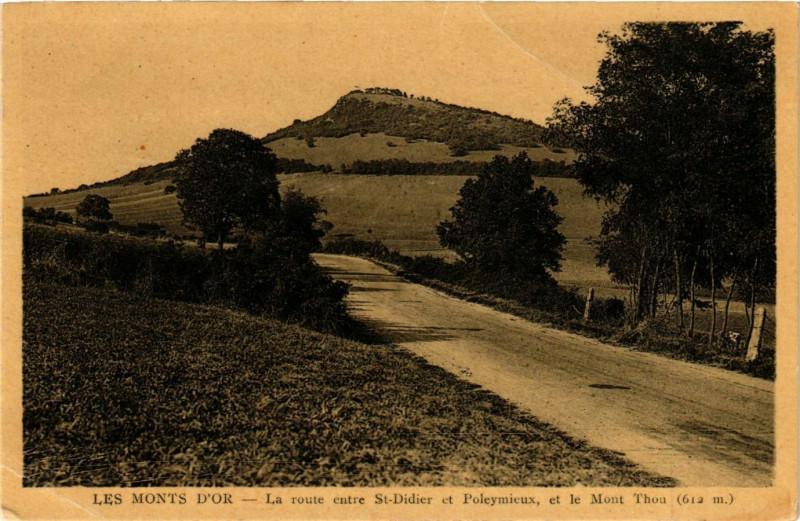 Carte postale ancienne Les Monts d'Or - La Route entre Saint-Didier et Poleymieux