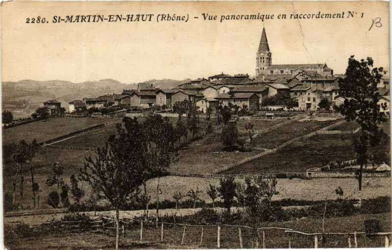 Carte postale ancienne Saint-Martin-en-Haut - Vue panoramique en raccordement à Saint-Martin-en-Haut