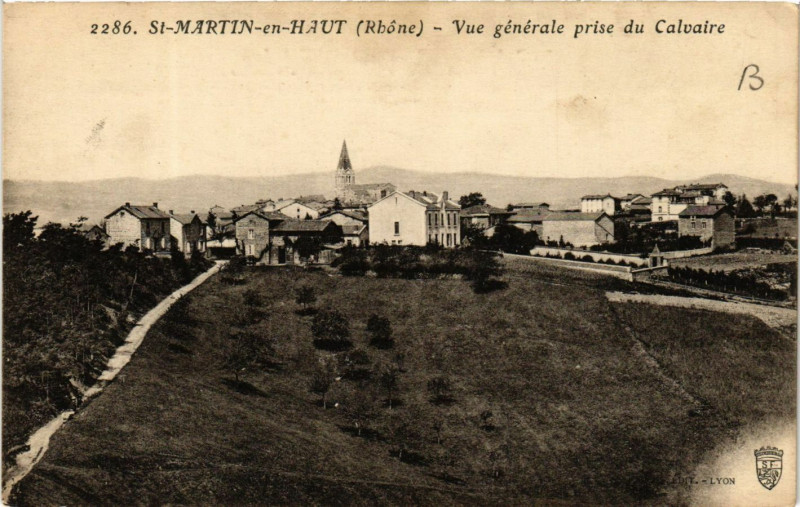 Carte postale ancienne Saint-Martin-en-Haut - Vue générale prise du Calvarie à Saint-Martin-en-Haut