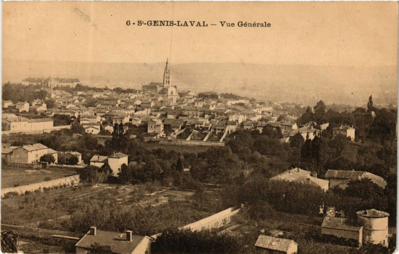 Carte postale ancienne Saint-Genis-Laval - Vue générale à Saint-Genis-Laval