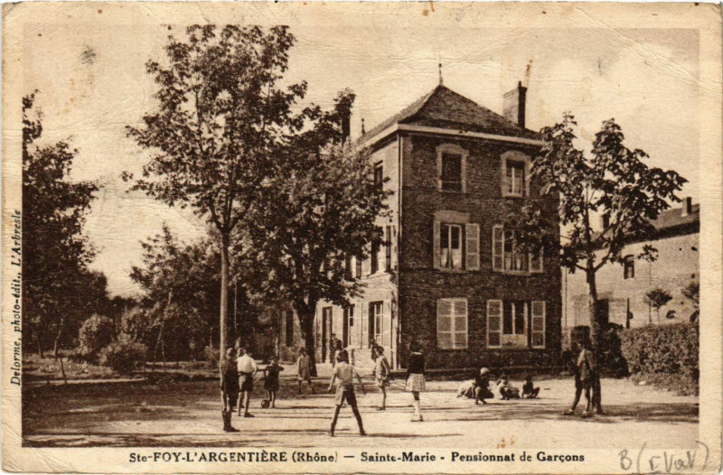 Carte postale ancienne Sainte-Foy-l'Argentiere - Sainte-Marie Pensionnat de Garcons à Sainte-Foy-l'Argentière