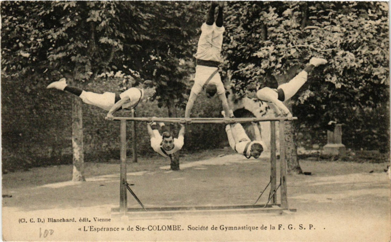 Carte postale ancienne Sainte-Colombe - Societe de Gymnastique de la F.G.S.P à Sainte-Colombe