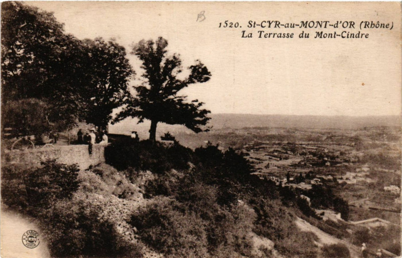 Carte postale ancienne Saint-Cyr-au-Mont-d'Or - La Terrasse du Mont-Cindre à Saint-Cyr-au-Mont-d'Or