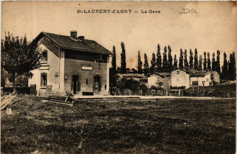 Carte postale ancienne Saint-Laurent-d'Agny - La Gare à Saint-Laurent-d'Agny