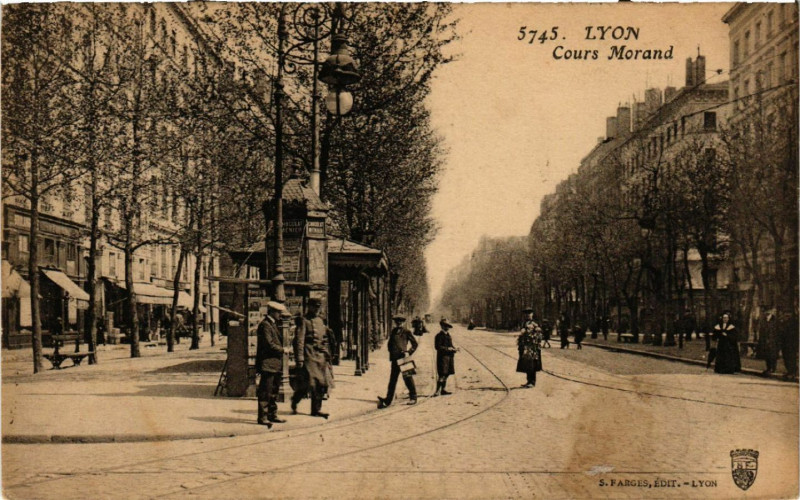 Carte postale ancienne Lyon - Cours Morand à Lyon