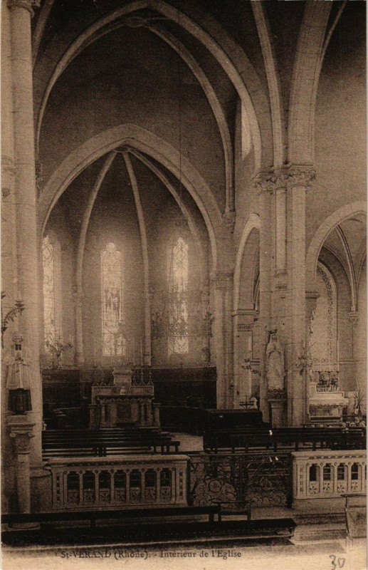 Carte postale ancienne Saint-Verand - Intérieur de l'Eglise à Saint-Vérand