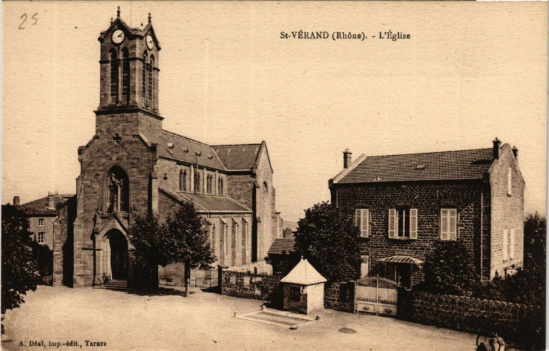 Carte postale ancienne Saint-Verand - L'Eglise à Saint-Vérand