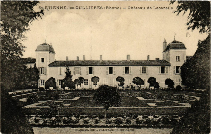 Carte postale ancienne Saint-Etienne-des-Oullieres - Chateau de Lacarelle à Saint-Étienne-des-Oullières