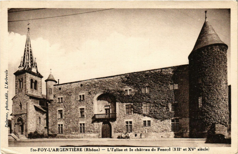 Carte postale ancienne Sainte-Foy-l'Argentiere - L'Eglise et le chateau de Fenoyl à Sainte-Foy-l'Argentière