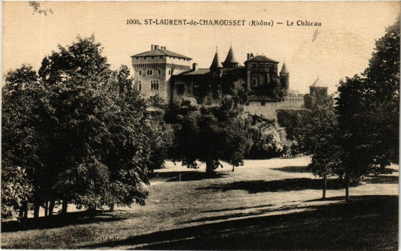Carte postale ancienne Saint-Laurent-de-Chamousset - Le Chateau à Saint-Laurent-de-Chamousset