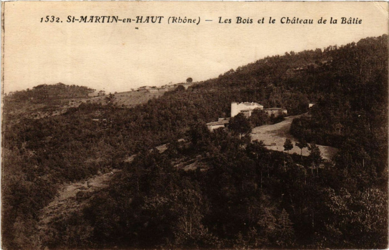 Carte postale ancienne Saint-Martin-en-Haut - La Bois et le Chateau de la Batie à Saint-Martin-en-Haut